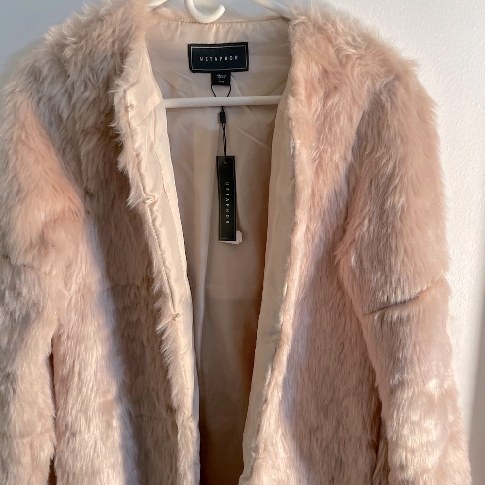 NEW Metaphor Soft Pink Faux Fur Coat. Size Medium. Make An Offer. - Picture 3 of 9